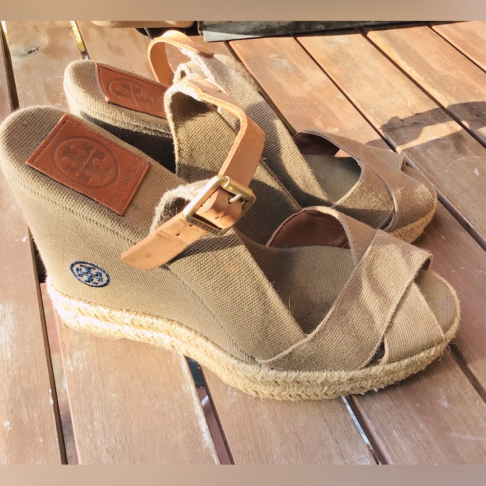 Tory Burch canvas and leather wedges size 6